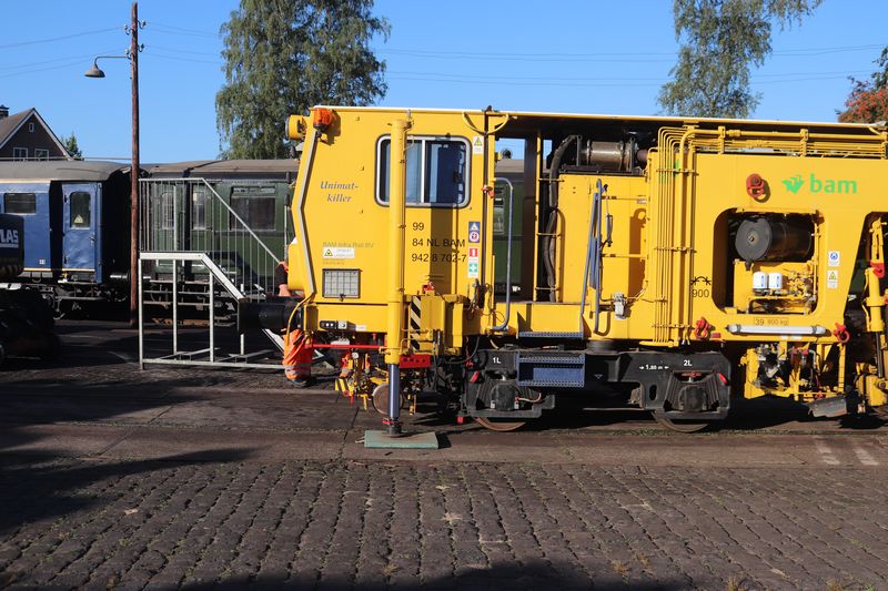 BAM Stopmachine met het fabrieksnummer 1214 en het UIC-nummer 99 84 942 8 702-7.